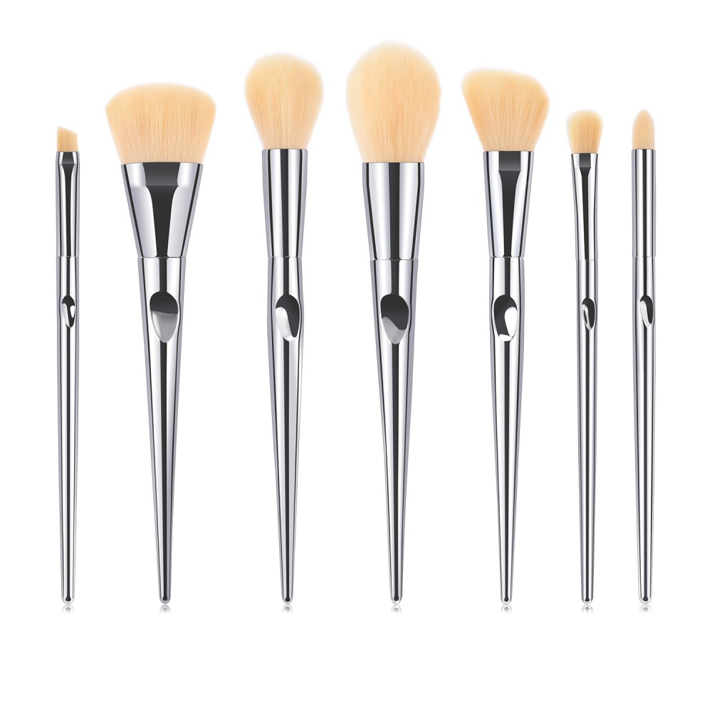 Metallic 7 piece silver makeup brushes set